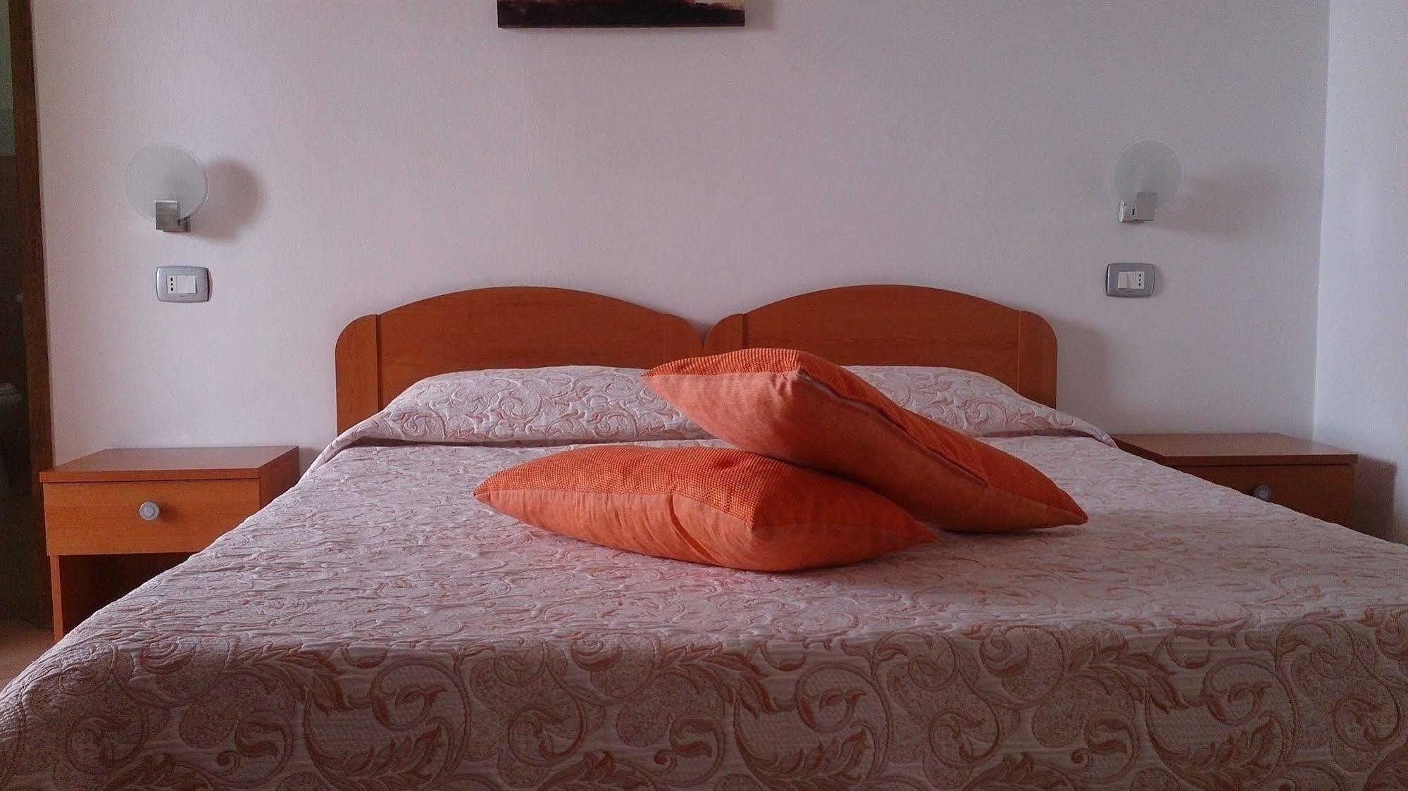 Bed and Breakfast Il Mirto E La Rosa Аренелла Экстерьер фото
